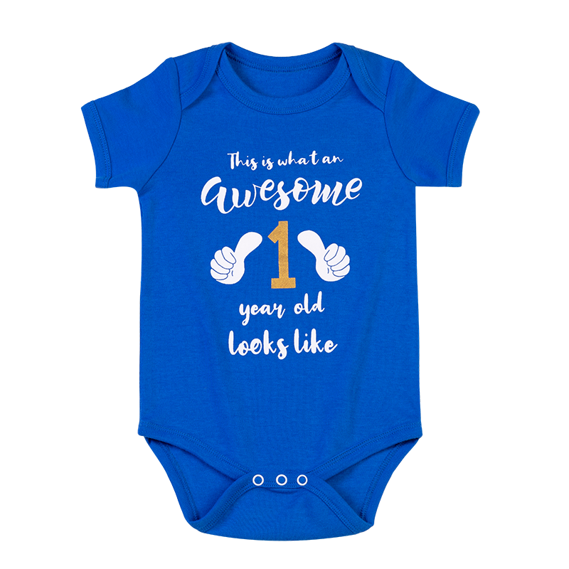 Macacão infantil estampado com personagem "This Is 1 Year Old" - Onesie bebê anúncio