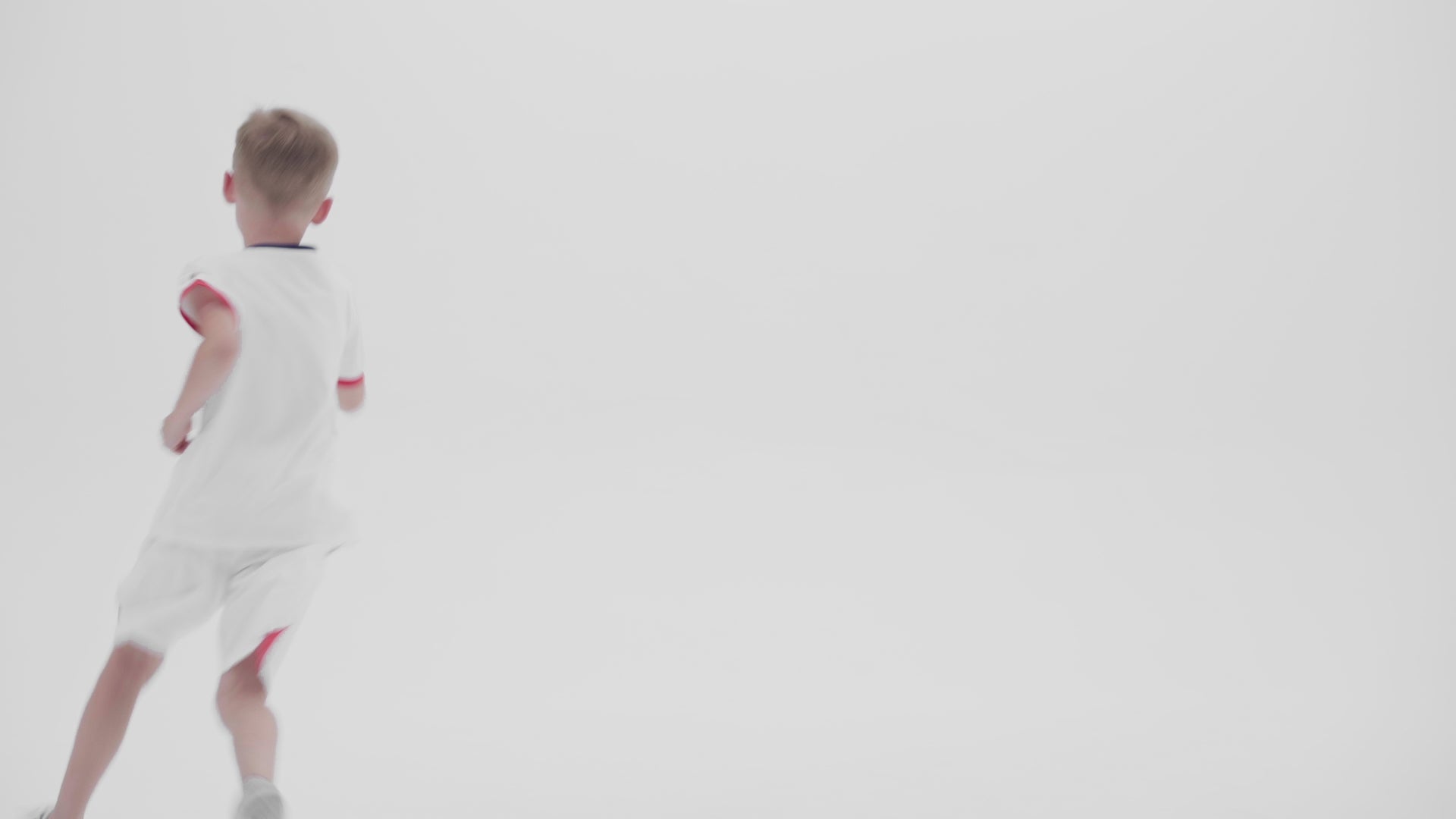 Cargar video: Vídeo de visualización del modelo de traje.